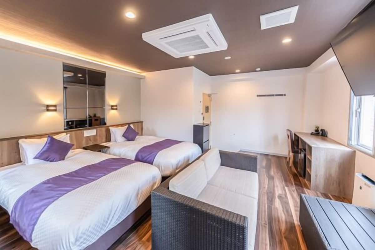 In-room safe, blackout drapes, WiFi (free)