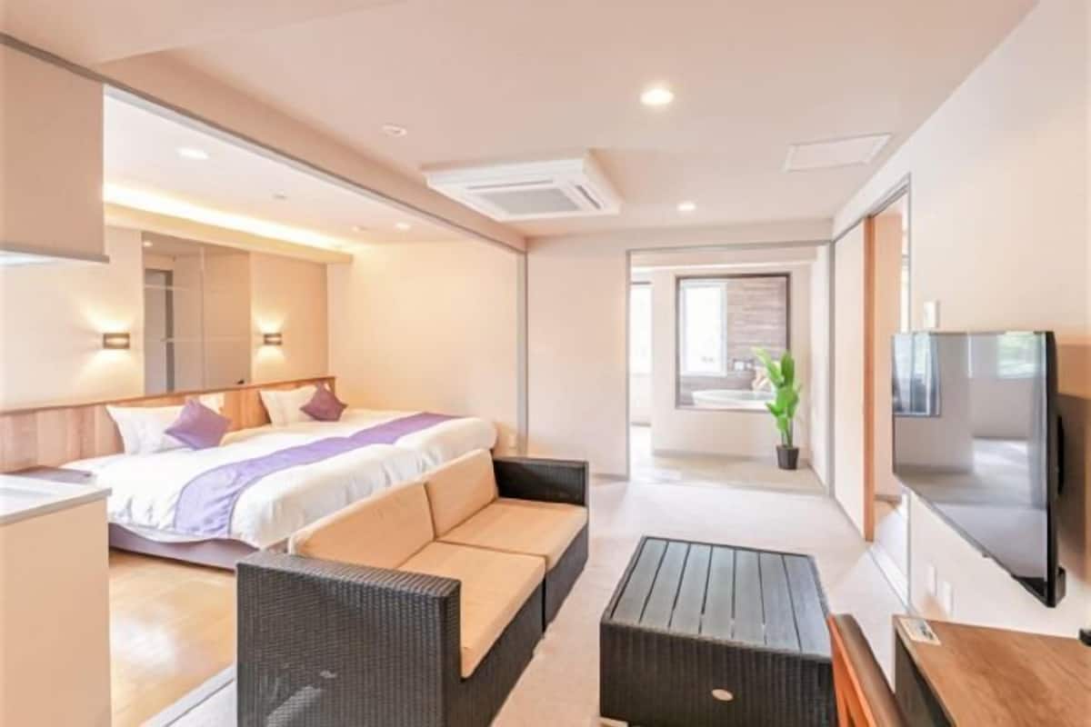 1 slaapkamer, een kluis op de kamer, verduisterende gordijnen