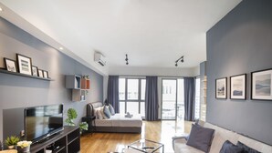 Studio (Studio Apartment)