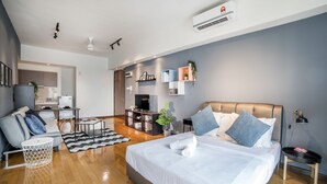 Studio (Studio Apartment)