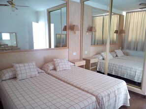 1 chambre, fer et planche à repasser, Wi-Fi, literie fournie