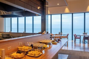 Desayuno buffet todos los días (con cargo) 