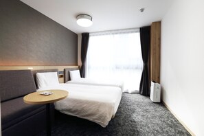 In-room safe, iron/ironing board, free WiFi, bed sheets - Henn na Resort & Spa Kansai Airport (Izumisano)