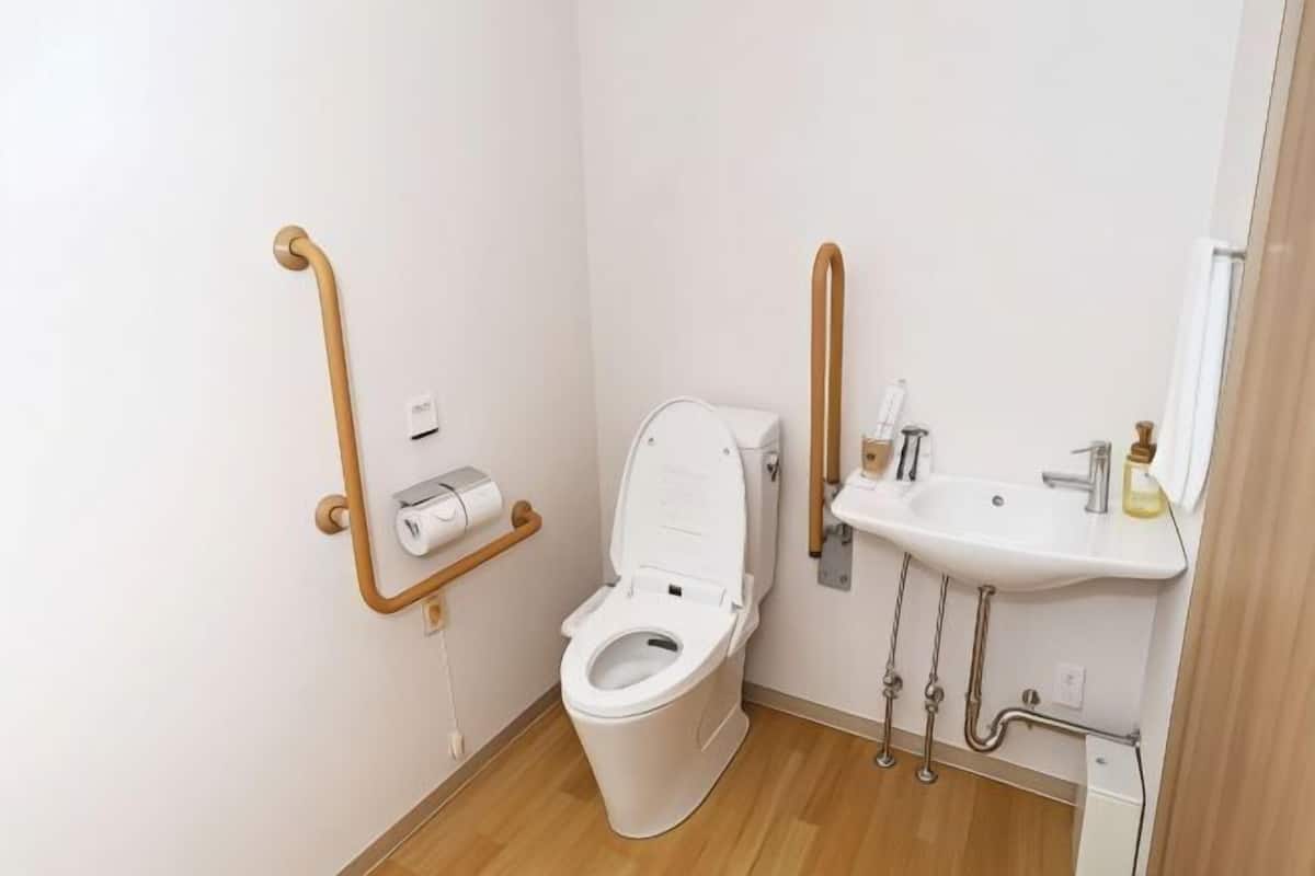 Bathroom | Separate tub and shower, deep soaking tub, free toiletries, hair dryer