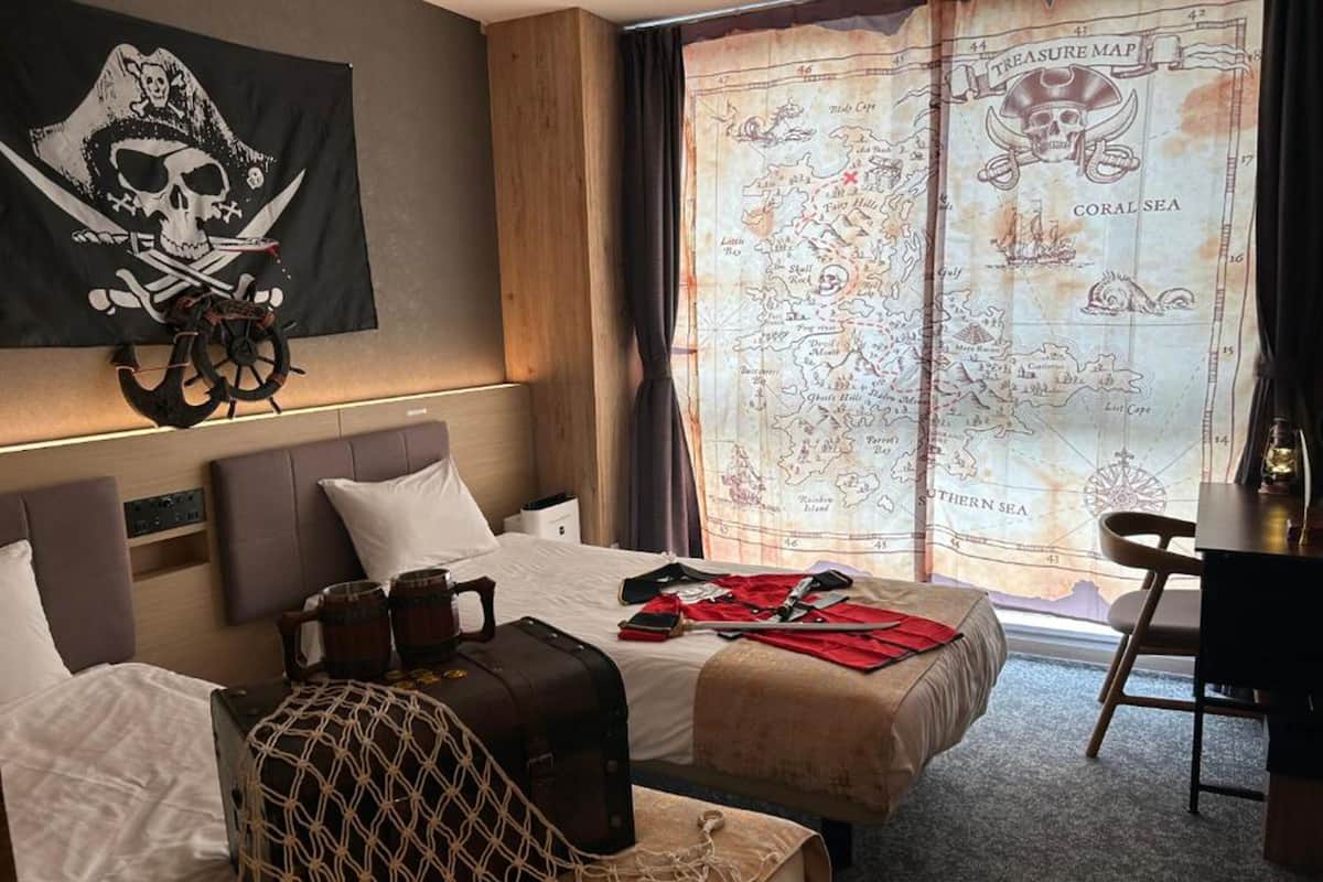Zimmer, Nichtraucher, Eckzimmer (Pirates, Limited to one room per day) | 1 Schlafzimmer, Zimmersafe, Bügeleisen/Bügelbrett, kostenloses WLAN
