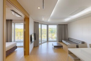 Down duvets, blackout curtains, bed sheets - Sono Calm Jeju (Seogwipo)