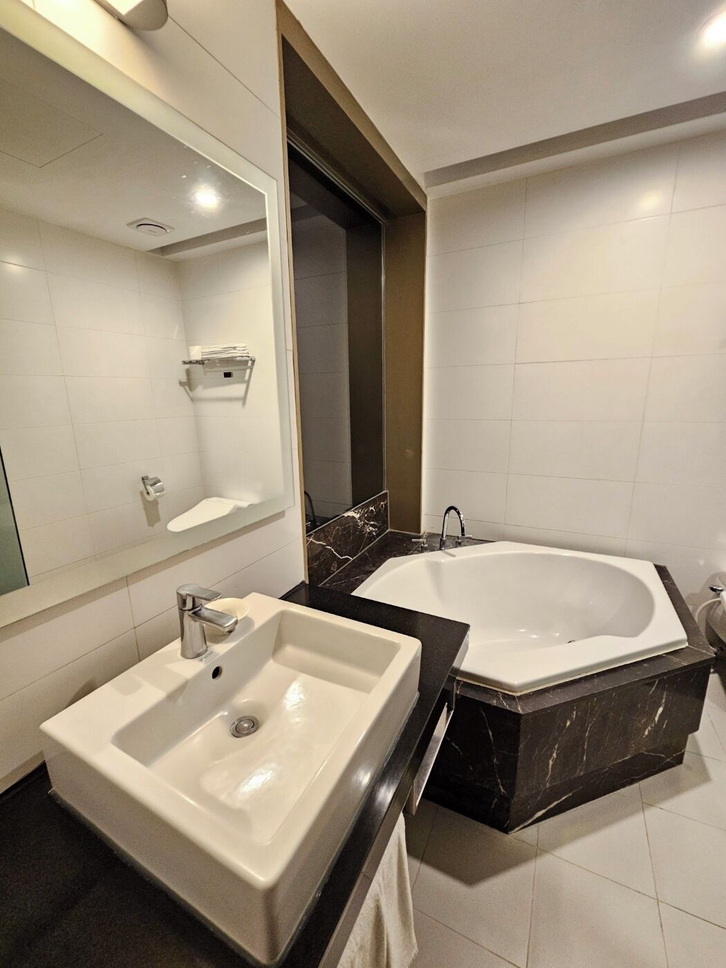 shower, free toiletries, hair dryer