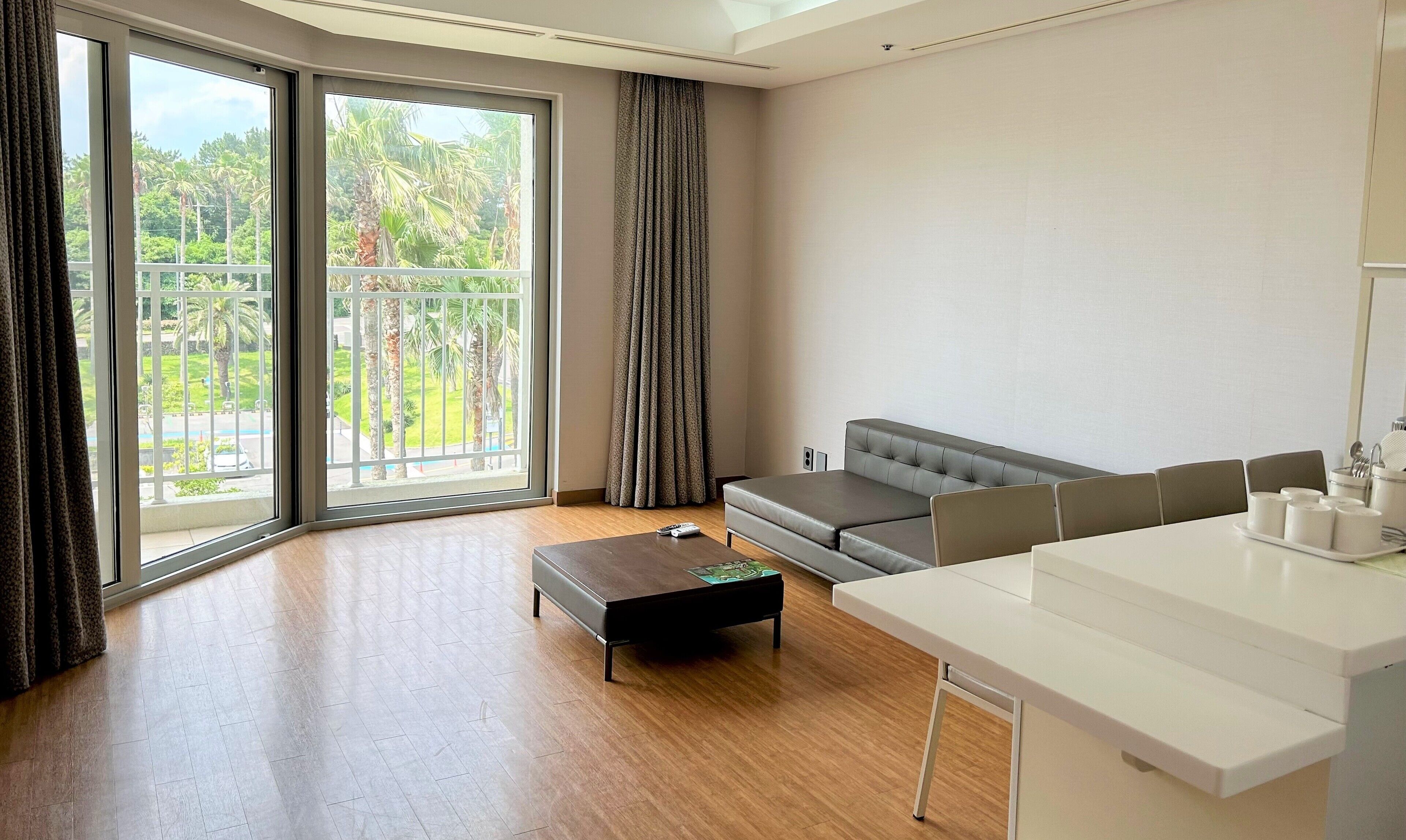 Cubrecamas, cortinas blackout y ropa de cama 