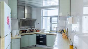 Basic-Apartment, 3 Schlafzimmer, Nichtraucher | Eigene Küche | Großer Kühlschrank, Herdplatte, Wasserkocher