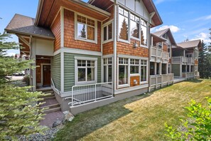 Exterior - Incredible ski in/ski out location SX# 37 (EV charger) (Sun Peaks)