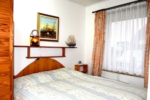 2 slaapkamers, reisbedje, wifi