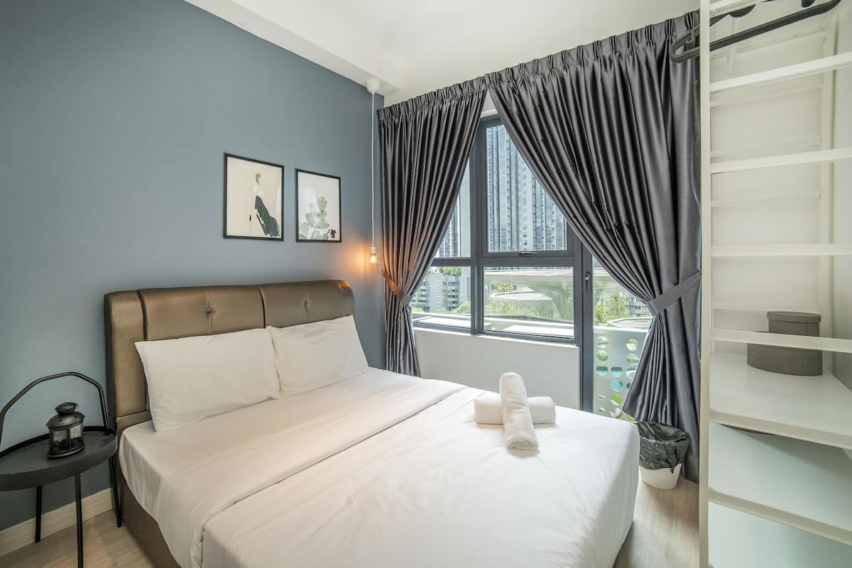Deluxe Apartment | 3 bedrooms, blackout drapes, soundproofing, iron/ironing board