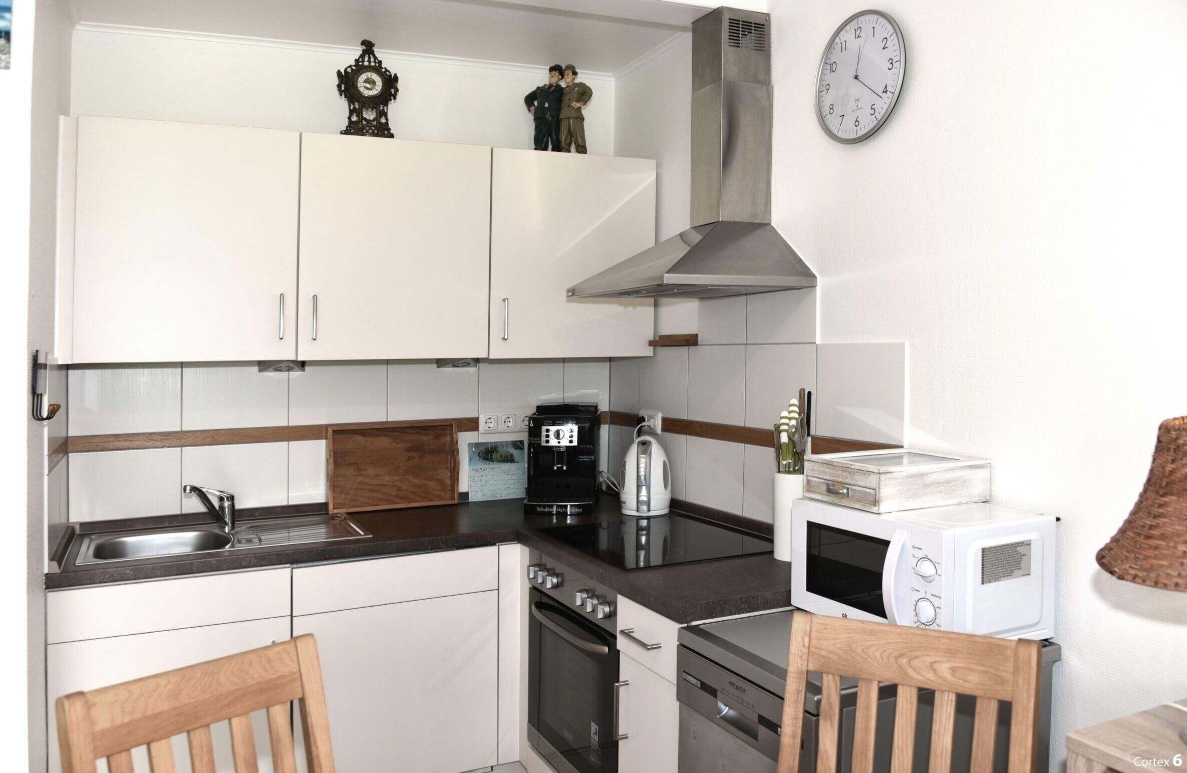 Geladeira, micro-ondas, fogão, lava-louças