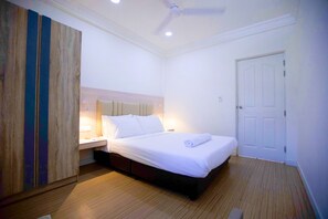 Habitación estándar, 1 cama de matrimonio | 1 dormitorio, escritorio, cortinas opacas y sistema de insonorización