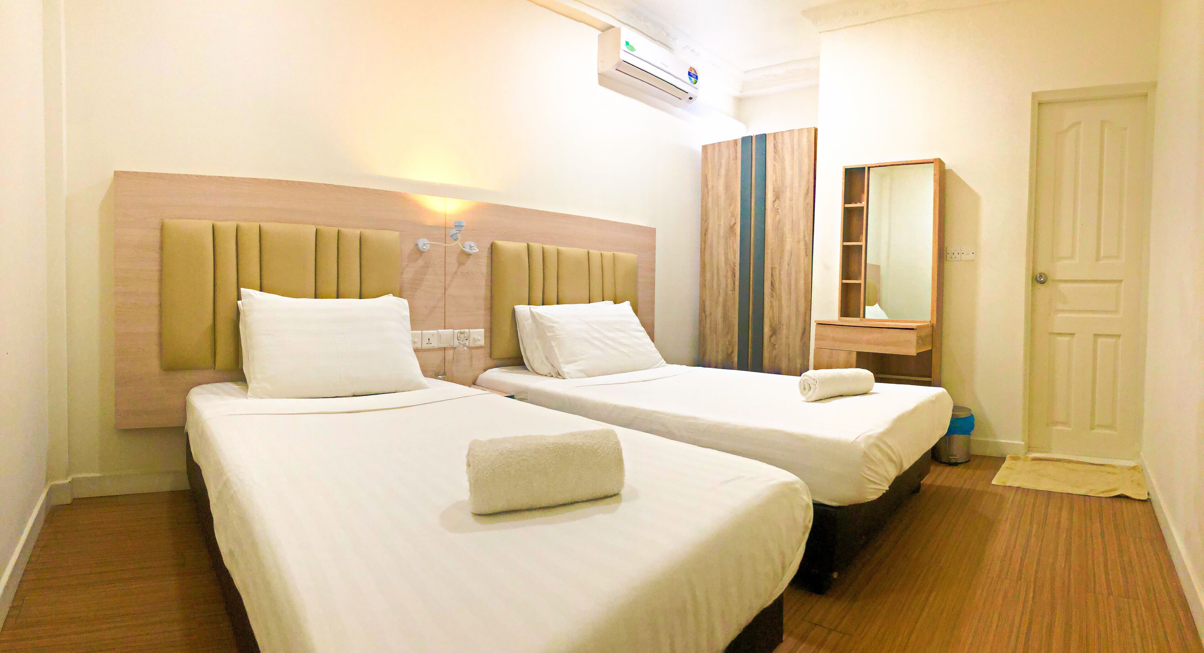 スタンダード ルーム シングルベッド 2 台 | 1 室のベッドルーム、デスク、遮光カーテン、防音設備