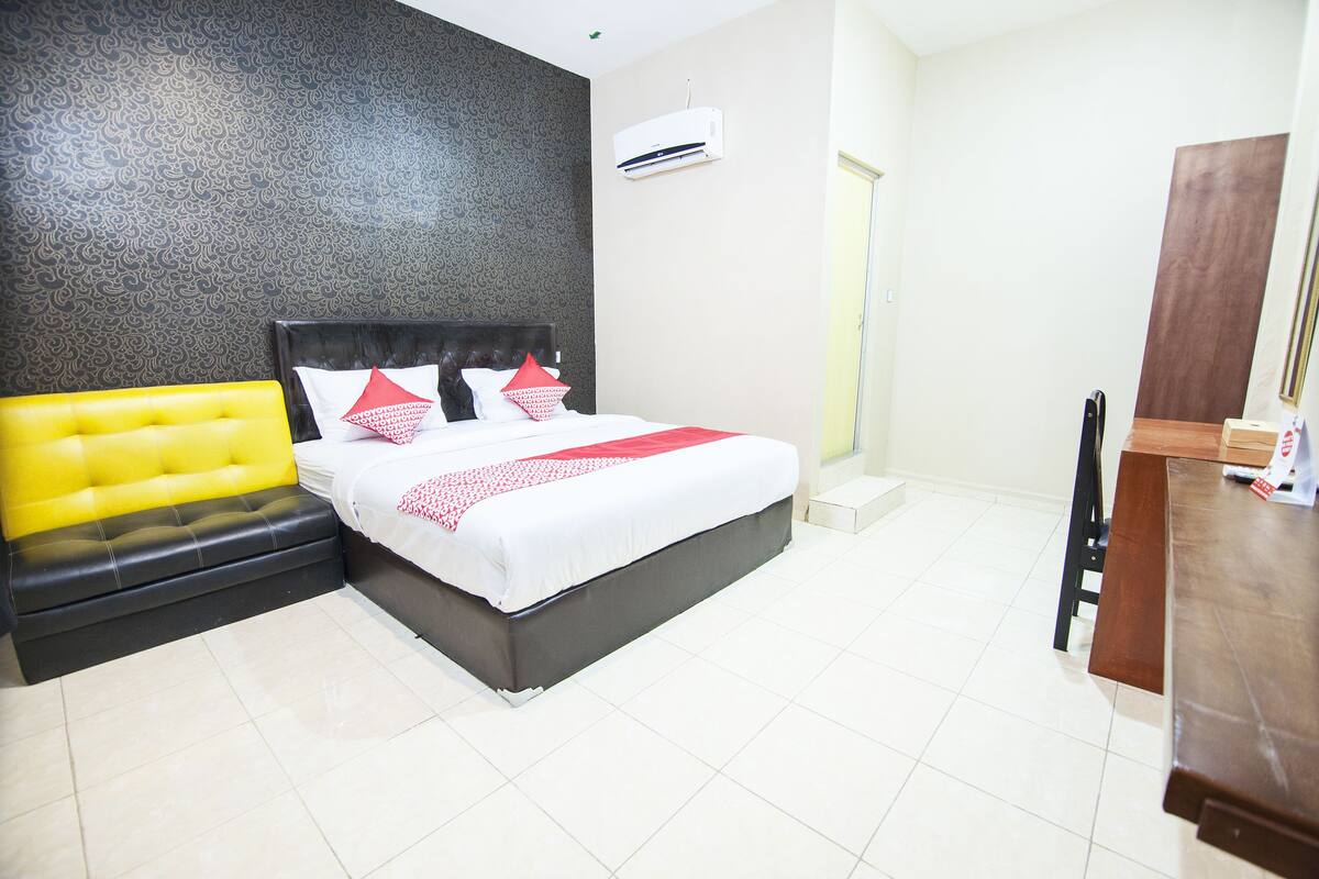 Free WiFi, bed sheets