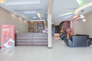 Reception - OYO 519 Coin Mulia Hotel (Tebing Tinggi)