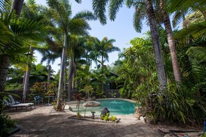 屋外プール、サンラウンジャー