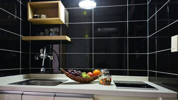 Fridge, cookware/dishes/utensils
