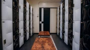 スタンダードキャビンシングル 男性専用 <沖縄初、次世代型スペースカプセルホテル> | WiFi (無料)、ベッドシーツ