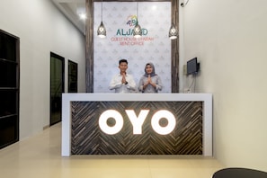 ฝ่ายต้อนรับ