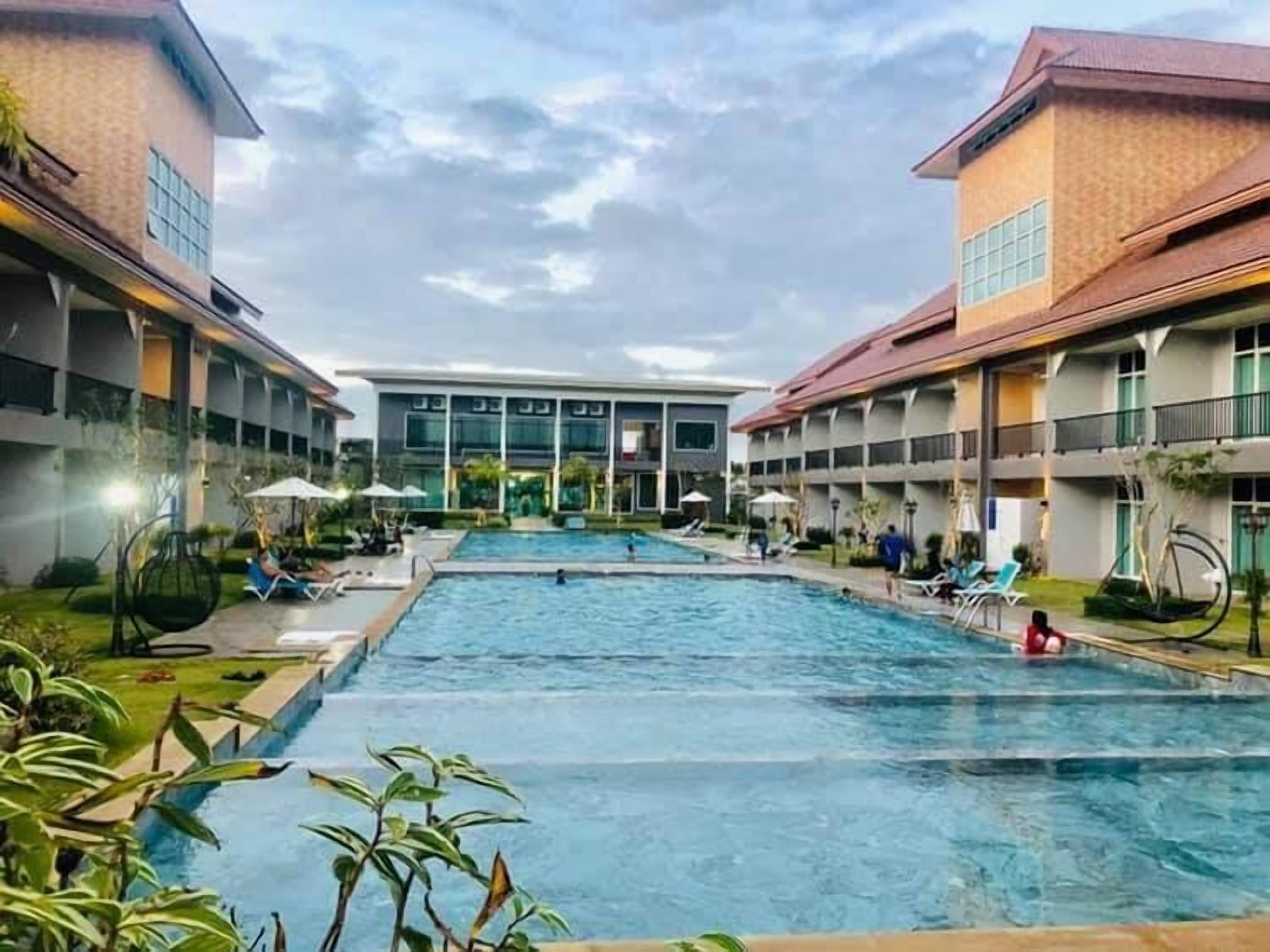 5 outdoor pools