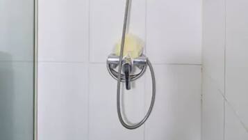 Studio | Bathroom shower