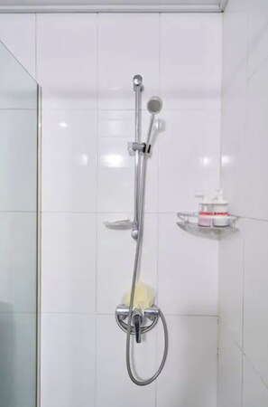Studio | Dusche im Bad