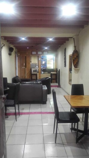 Desayuno a la carta (ZAR 70 por persona) 