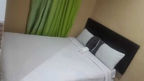 Familienzimmer | Schreibtisch, Bügeleisen/Bügelbrett, kostenloses WLAN, Bettwäsche