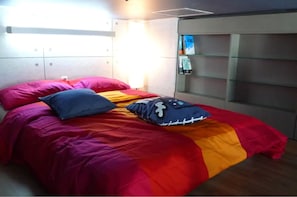 Duplex | Free WiFi