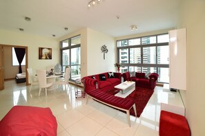 Apartment, 3 Bedrooms, Sea View | Living room