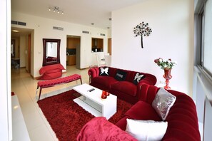 Living room - 3 Bed Beautiful Home with Awesome View (Dubai)