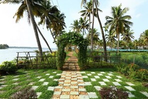 Interior entrance - Shady Shores (Kanayannur)