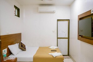 Bàn ủi/dụng cụ ủi quần áo 