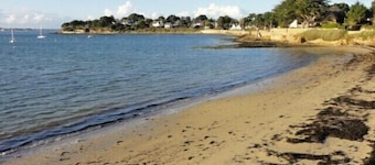 Apartment F 3 sea views and direct beach and ocean access