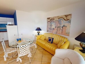 TV - Beautiful 1BR downtown Menton with terrace, AC, Wi-Fi (Menton)