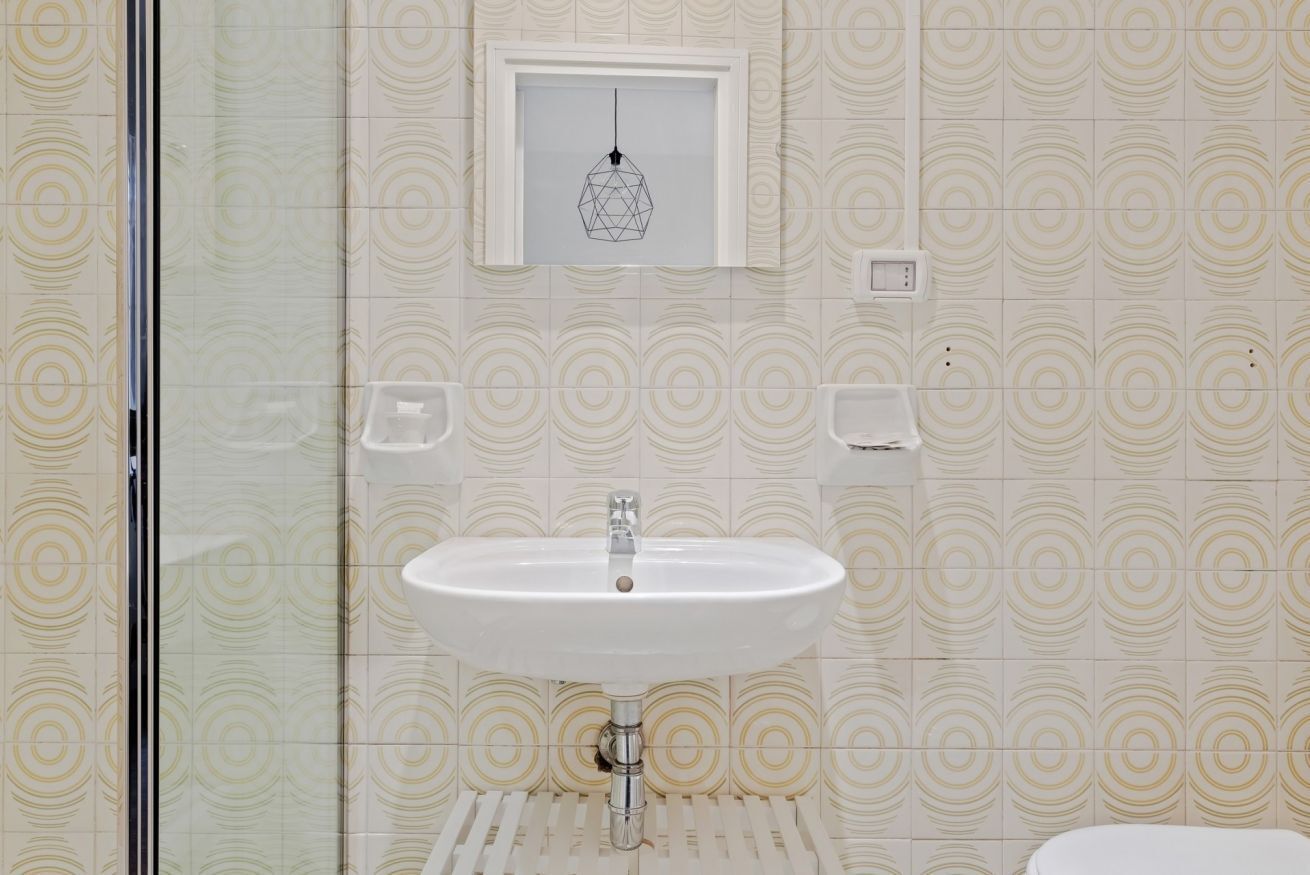 Dusj, hårføner, bidé og håndklær