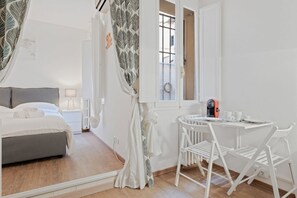 1 habitación, tabla de planchar con plancha, wifi y ropa de cama 