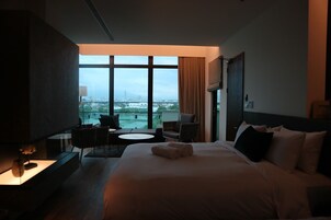 Luxury Quadruple Room | Desk, blackout drapes, soundproofing, free WiFi