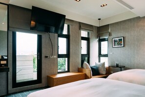 Deluxe Quadruple Room | Desk, blackout drapes, soundproofing, free WiFi - Tsang Kuo Resort (Wujie)