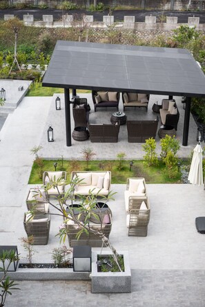Outdoor dining - Tsang Kuo Resort (Wujie)