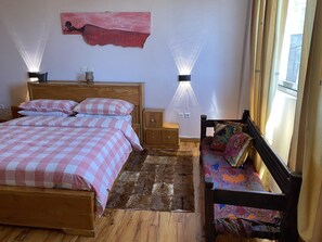 In-room safe, desk, blackout drapes, soundproofing - Kefetew Guest House (Addis Ababa)