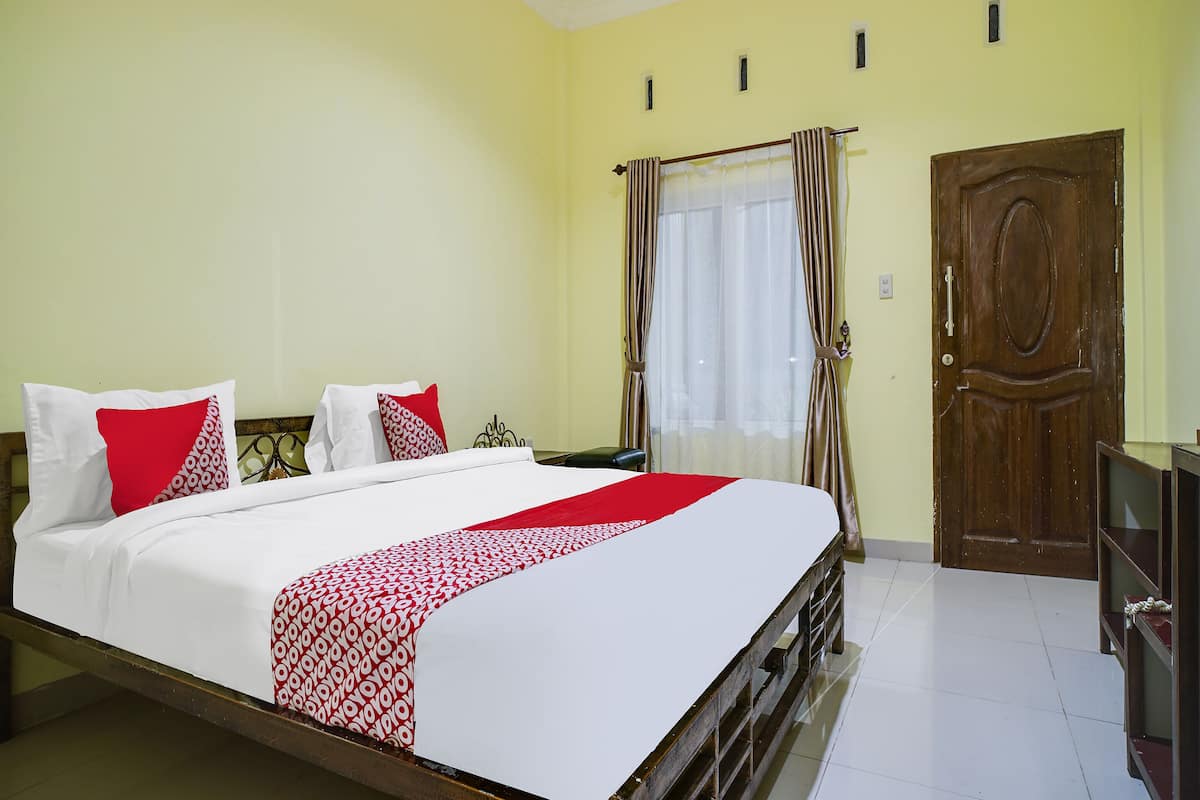 Standard Double Room | Free WiFi, bed sheets
