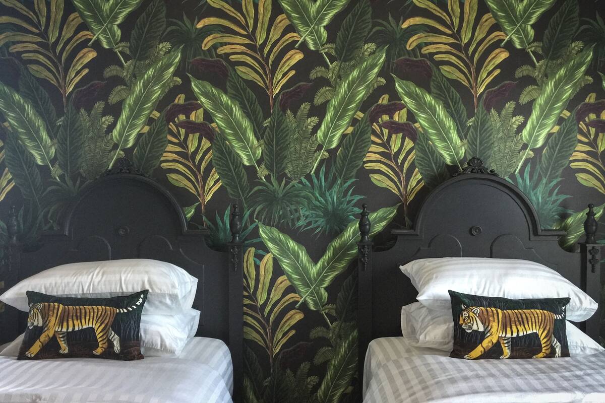 basic twin room, 2 single beds, city view | 1 bedroom, minibar, free wifi, bed sheets