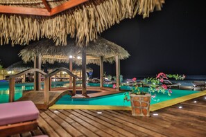 2 outdoor pools, free pool cabanas, pool umbrellas - Laguna Beach (Morondava)