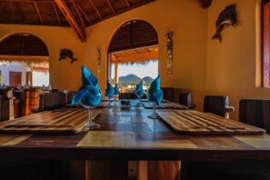 Breakfast, lunch, dinner served; international cuisine  - Laguna Beach (Morondava)