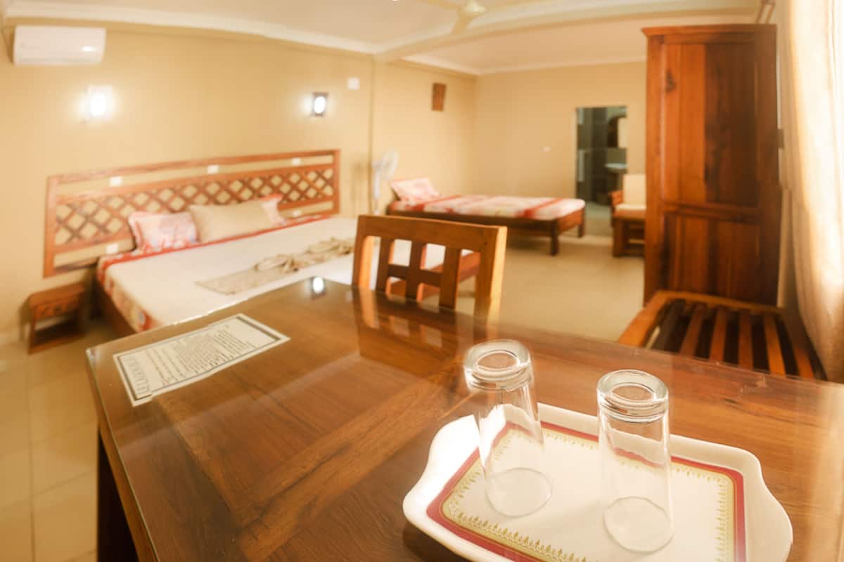 Minibar, in-room safe, desk, laptop workspace