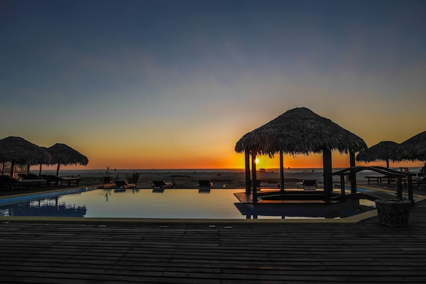 2 outdoor pools, free cabanas, pool umbrellas