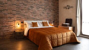 Deluxe Triple Room, City View (Principe Deluxe) | Individually decorated, individually furnished, desk, blackout drapes